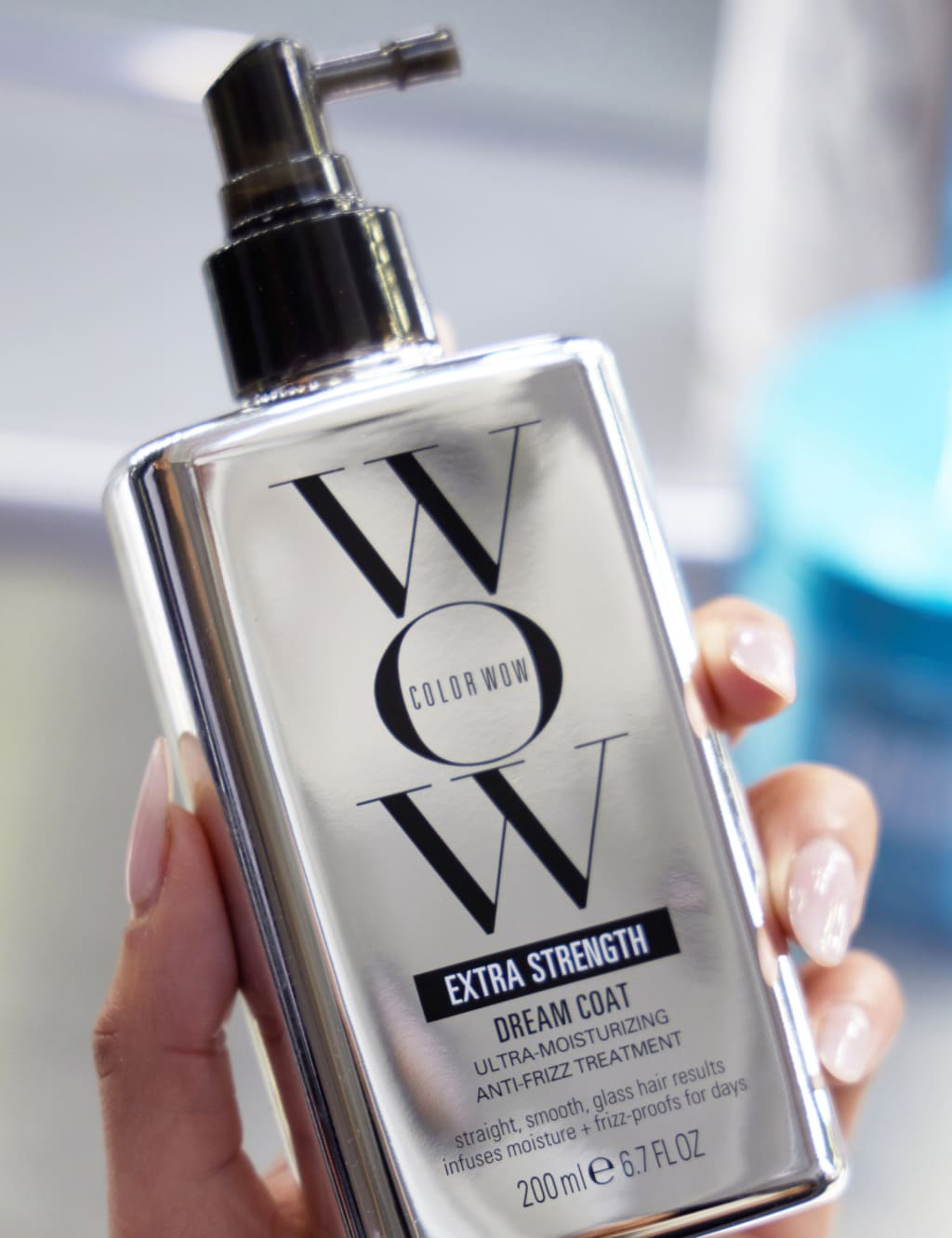 COLOR WOW
Extra Strength Dream Coat Ultra-Moisturizing
Anti-frizz Treatment